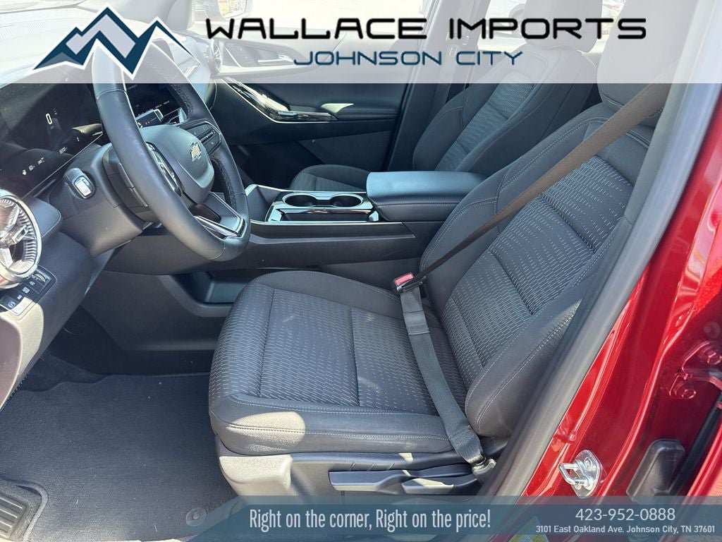 Used 2025 Chevrolet Equinox LT w/ Safety and Technology Package AWD/4WD image 13
