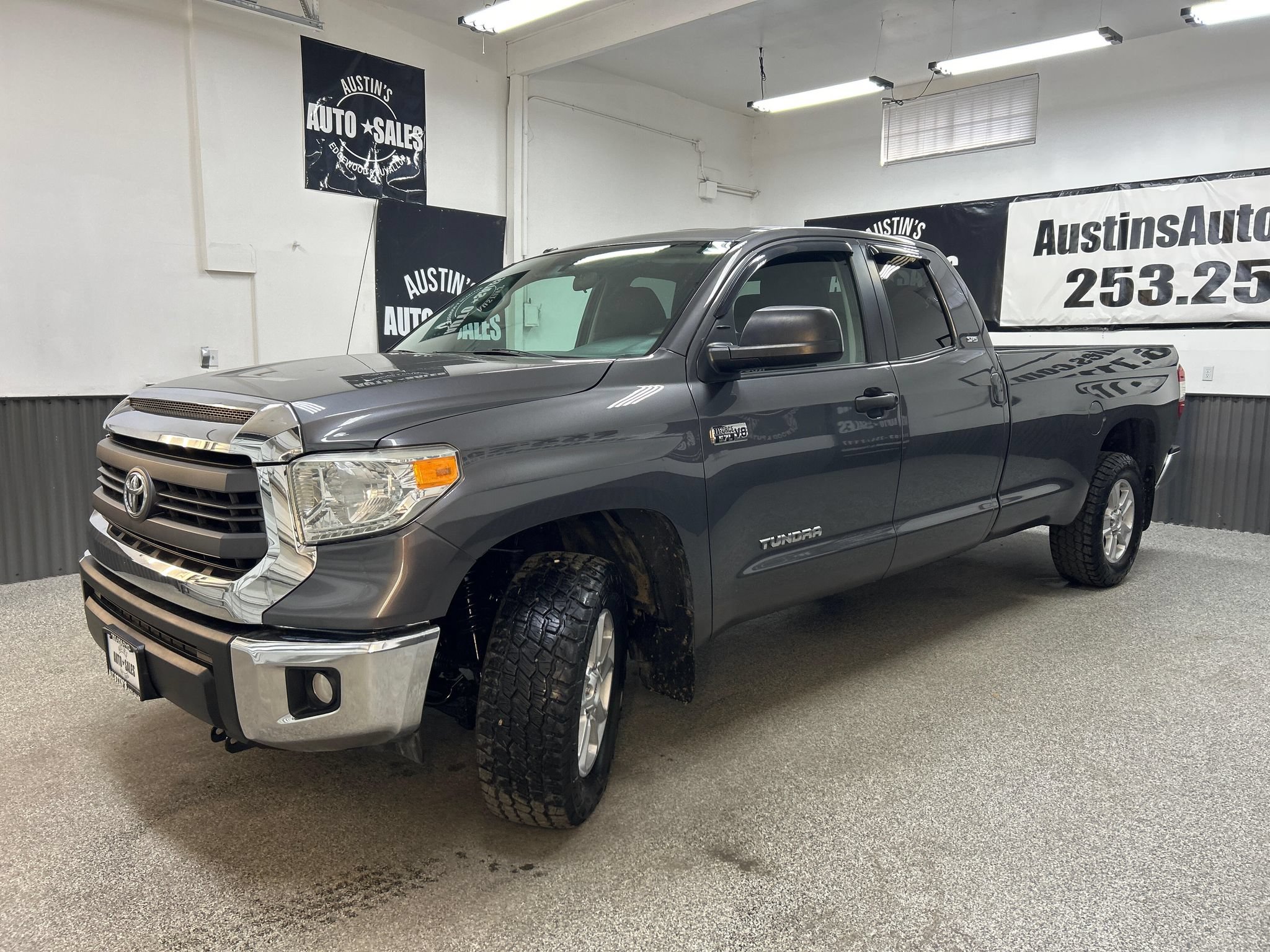 Used 2014 Toyota Tundra SR5 AWD/4WD image 3