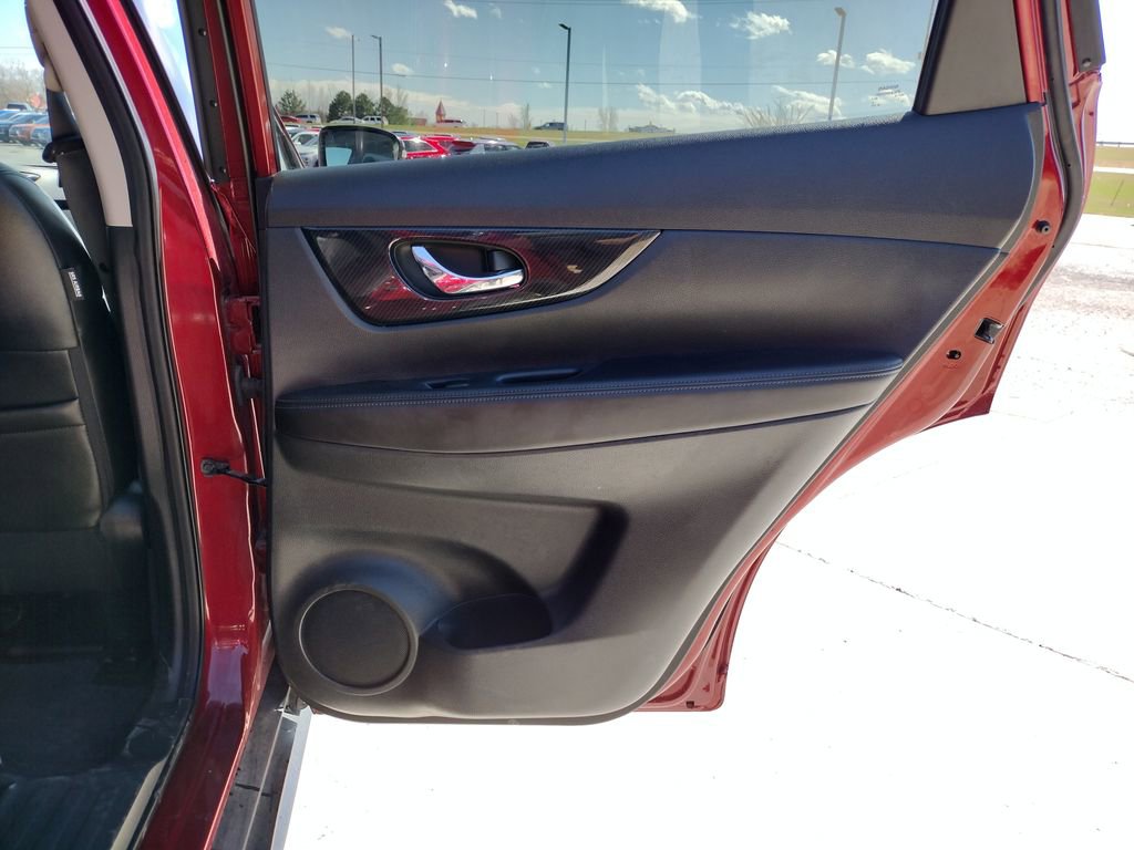 Used 2019 Nissan Rogue SL w/ Premium Package image 29