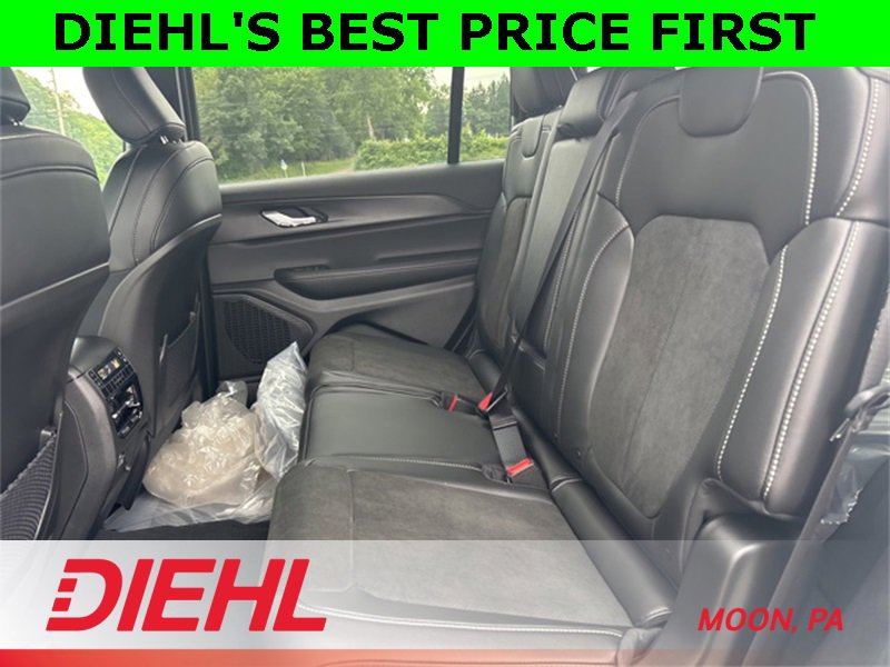 New 2025 Jeep Grand Cherokee L Altitude image 11