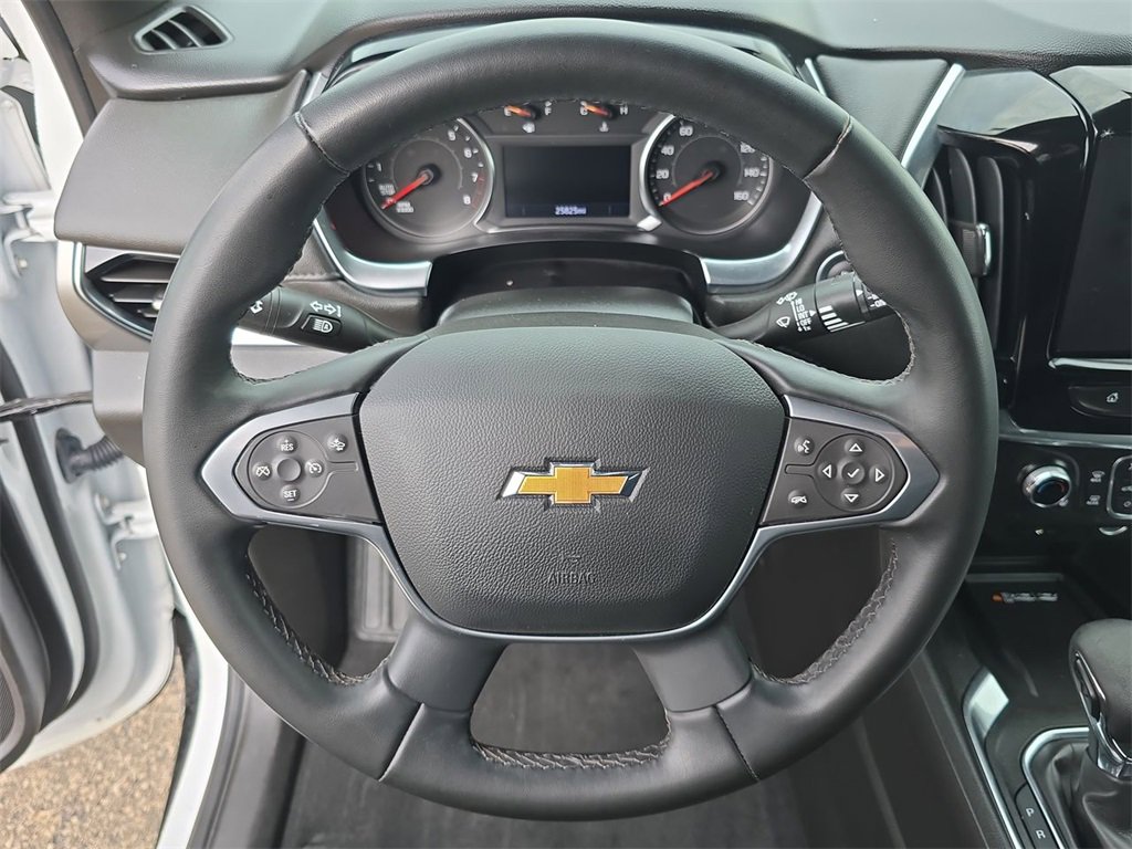 Used 2023 Chevrolet Traverse LT image 11