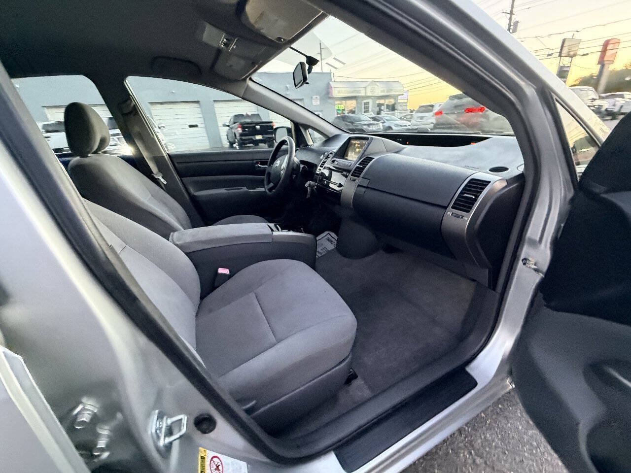 Used 2007 Toyota Prius w/ Pkg 2 FWD image 42