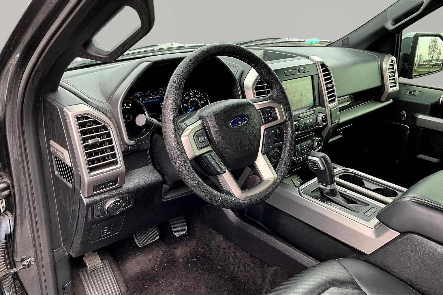 Used 2016 Ford F150 Platinum w/ Equipment Group 701A Luxury image 19