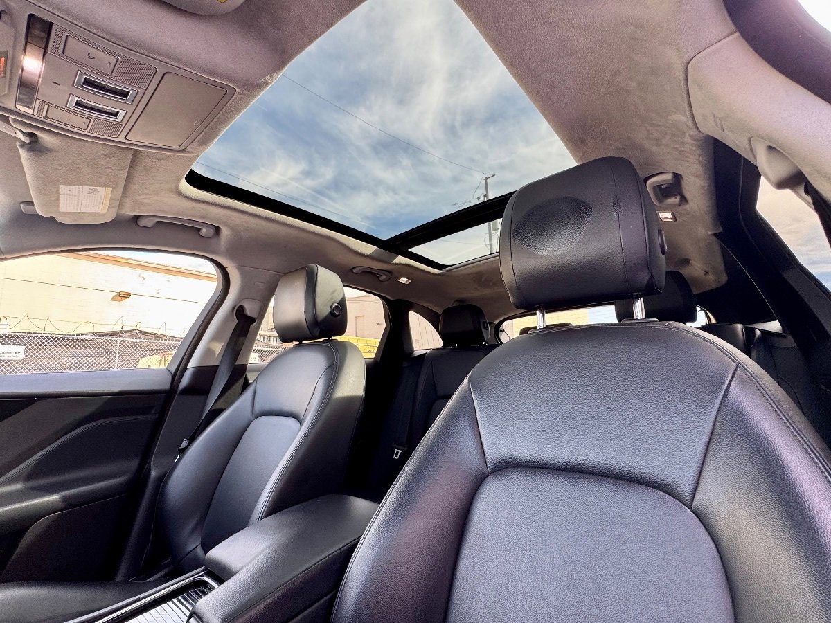 Used 2020 Jaguar F-PACE Premium image 13