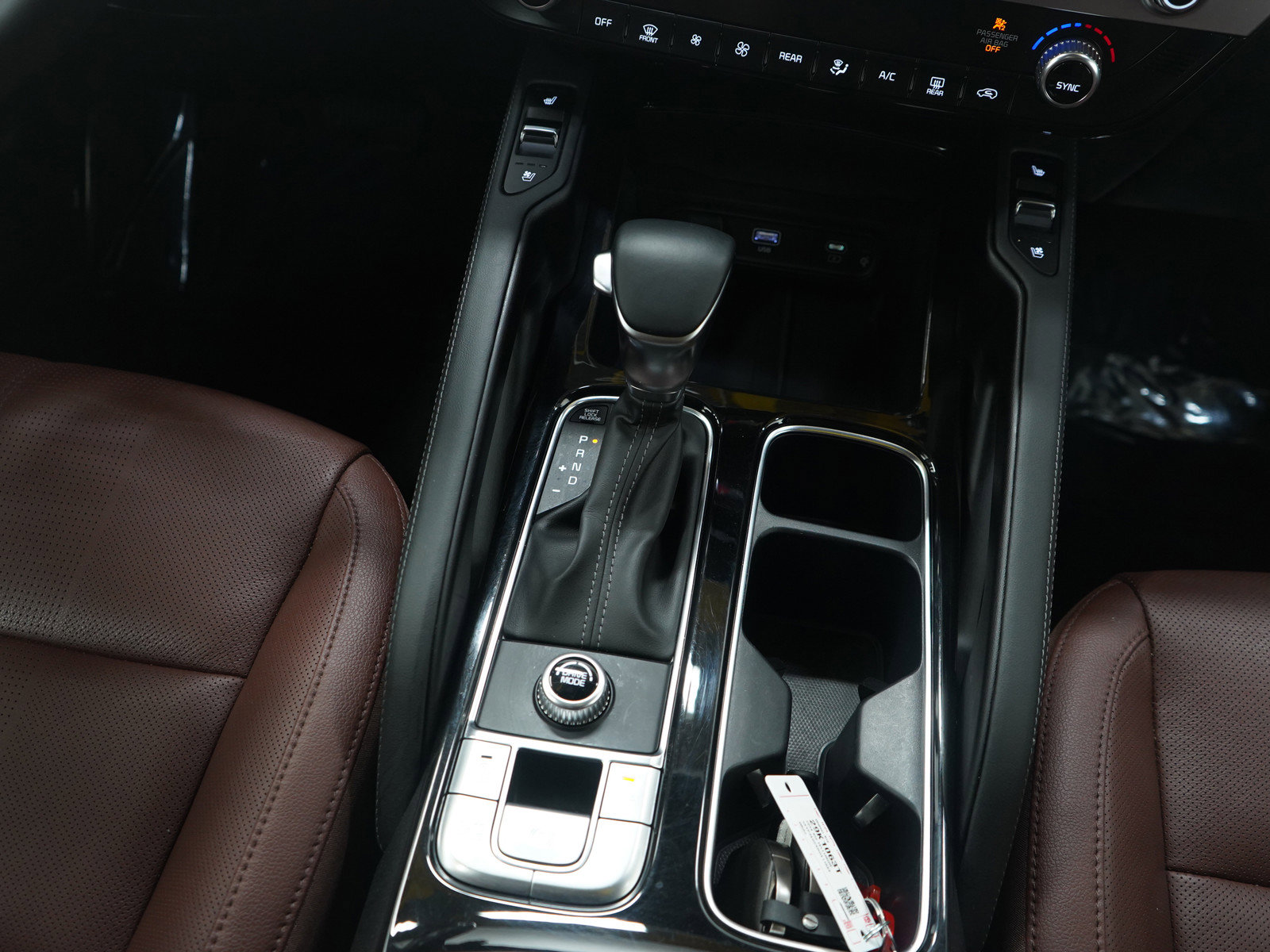 Used 2024 Kia Telluride EX w/ EX Captain's Chair Package image 19