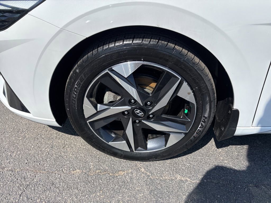 Used 2023 Hyundai Elantra Limited FWD image 11