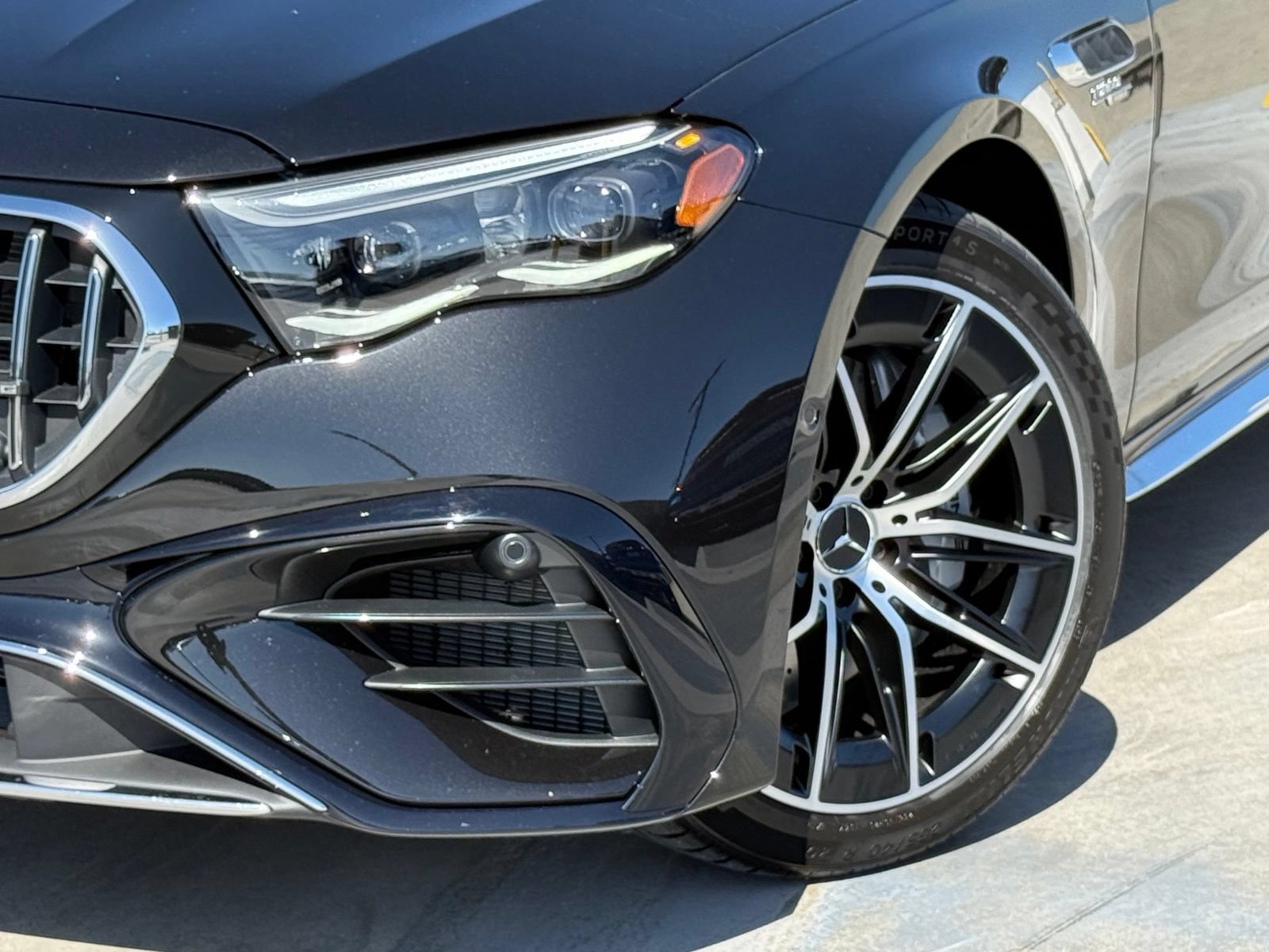 New 2026 Mercedes-Benz E 53 AMG e 4MATIC Sedan image 3