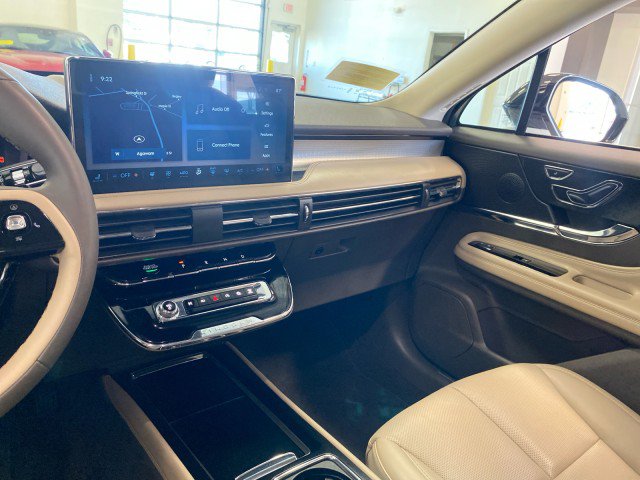 Certified 2023 Lincoln Corsair AWD w/ Equipment Group 101A image 12
