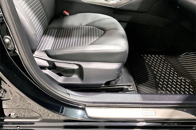 Used 2024 Toyota Camry SE image 41