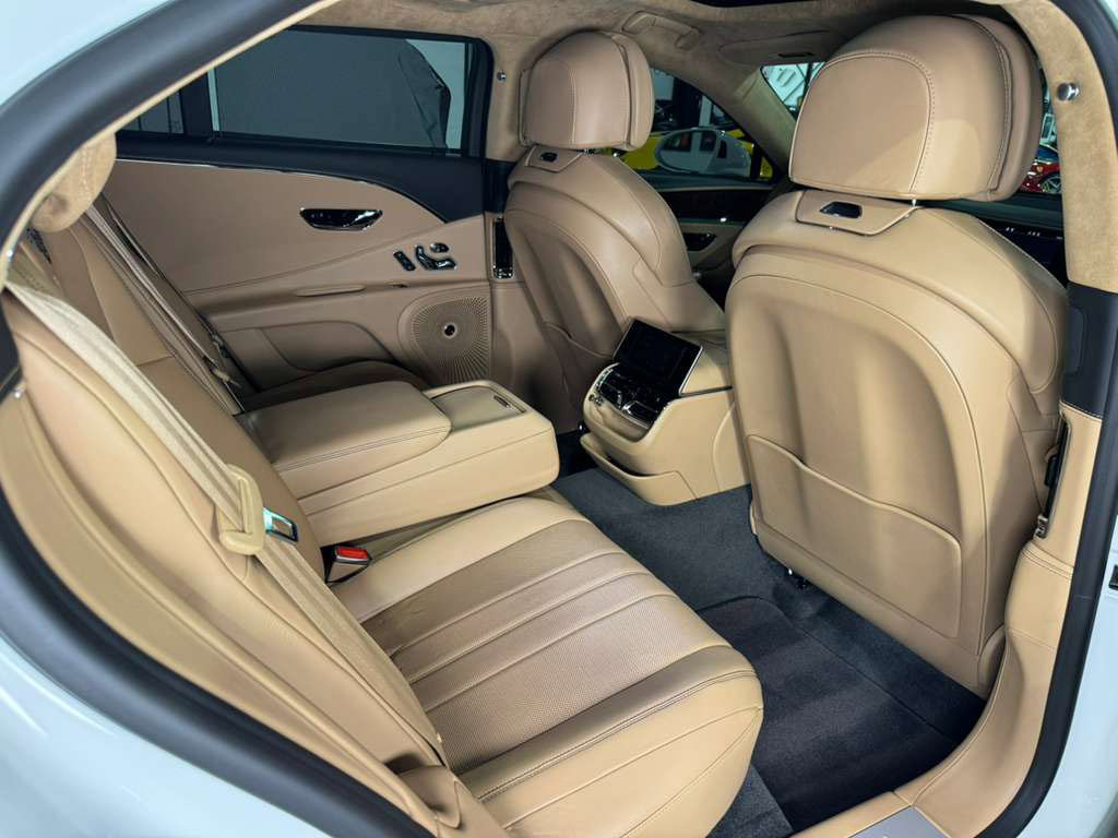 Used 2022 Bentley Flying Spur Plug-In Hybrid image 15