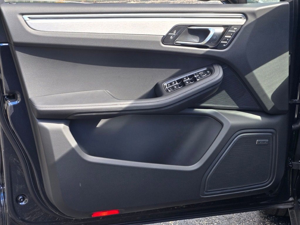 New 2026 Porsche Macan Turbo image 18