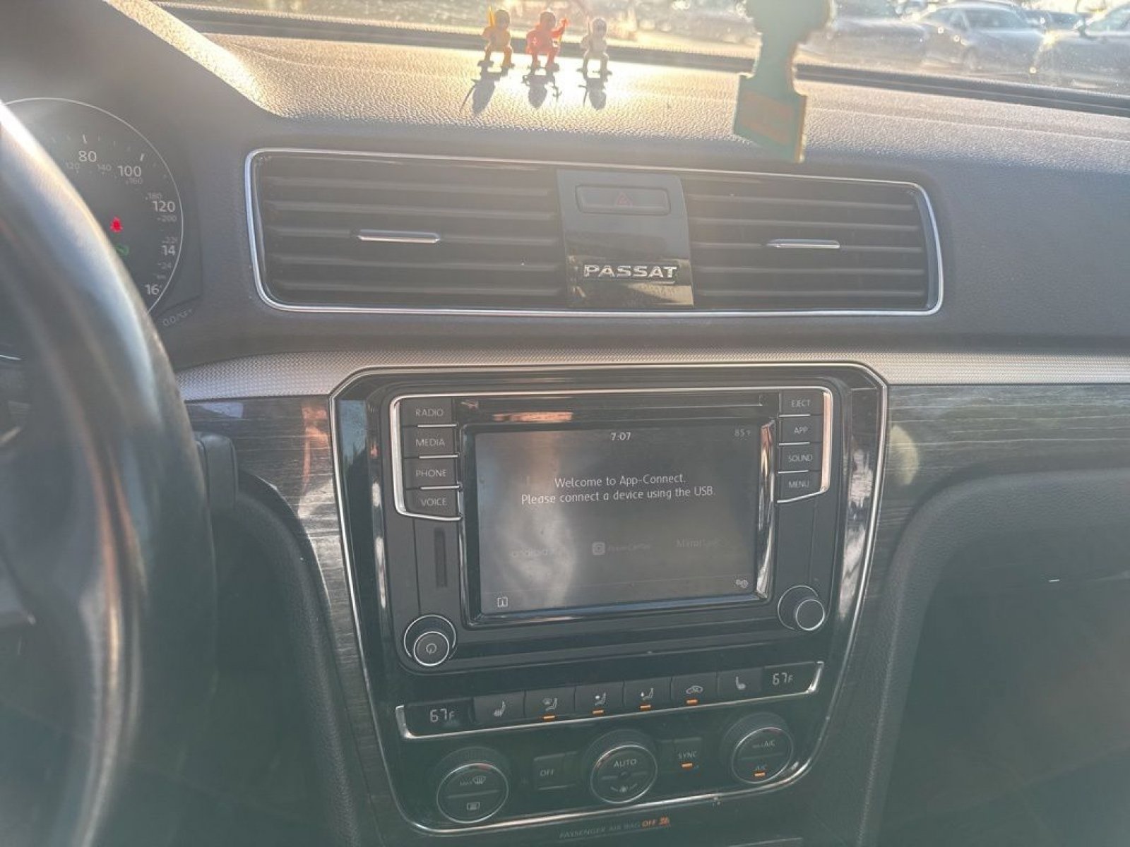 Used 2018 Volkswagen Passat 2.0T SE FWD image 12