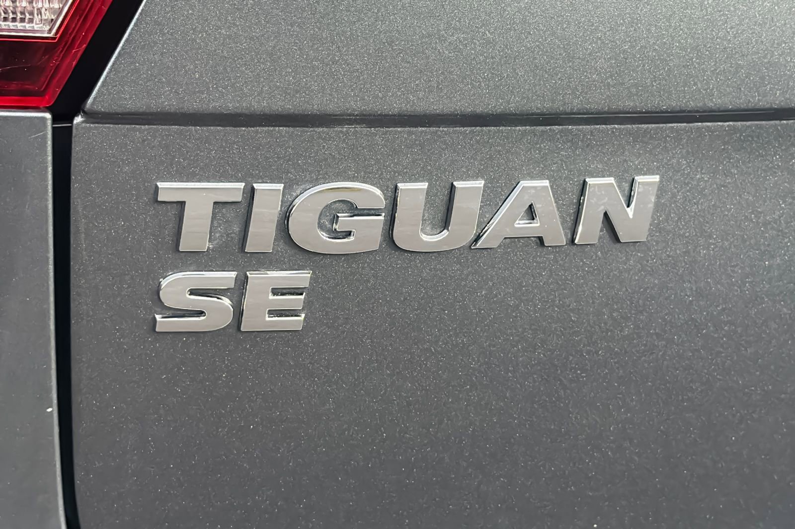 Used 2019 Volkswagen Tiguan SE w/ Panoramic Sunroof Package image 39