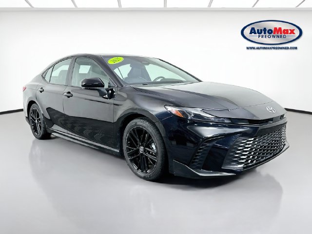 Used 2025 Toyota Camry SE FWD image 1