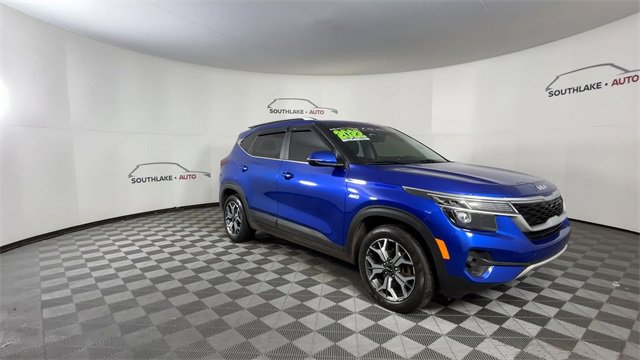 Certified 2022 Kia Seltos EX image 2
