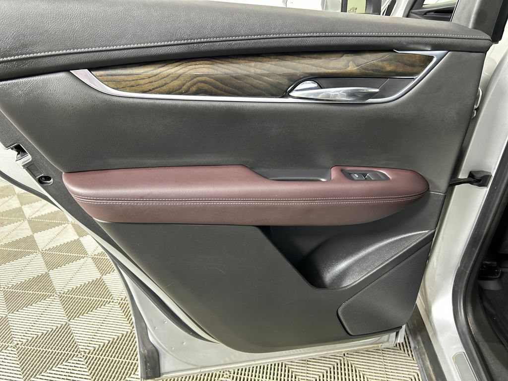 Used 2020 Cadillac XT6 Premium Luxury FWD image 16