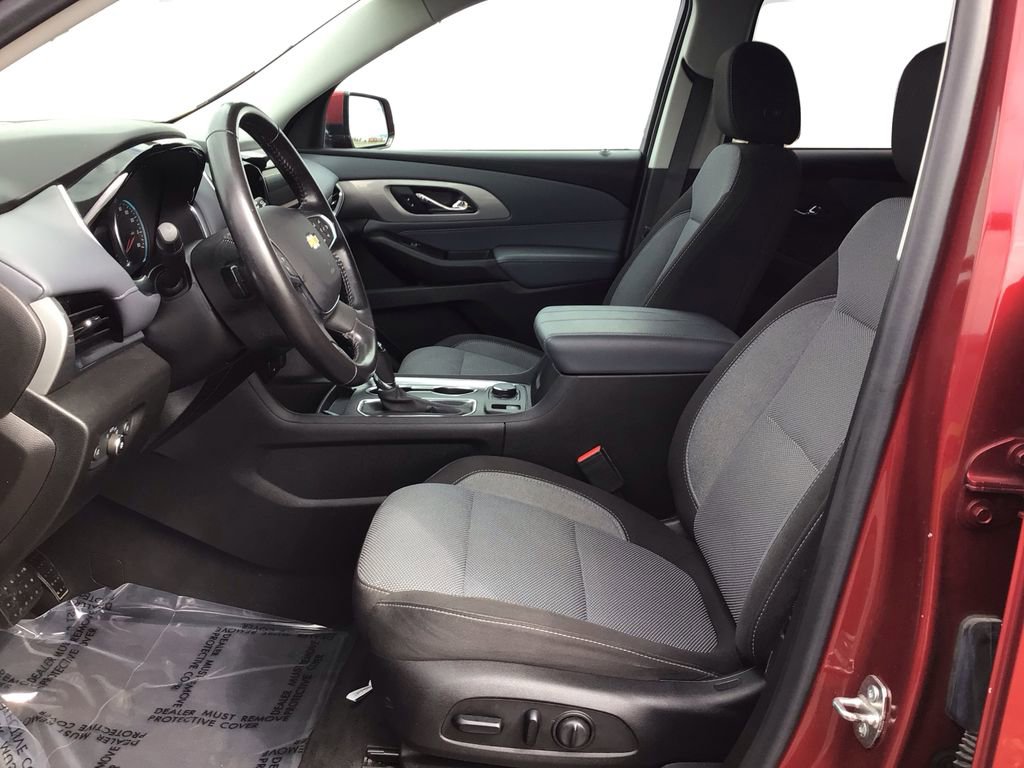 Used 2020 Chevrolet Traverse LT image 9