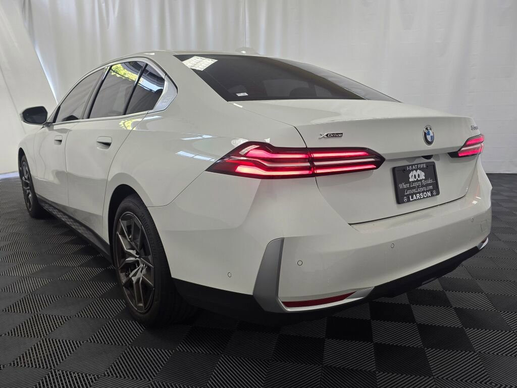 Used 2026 BMW 530i xDrive w/ Premium Package image 4