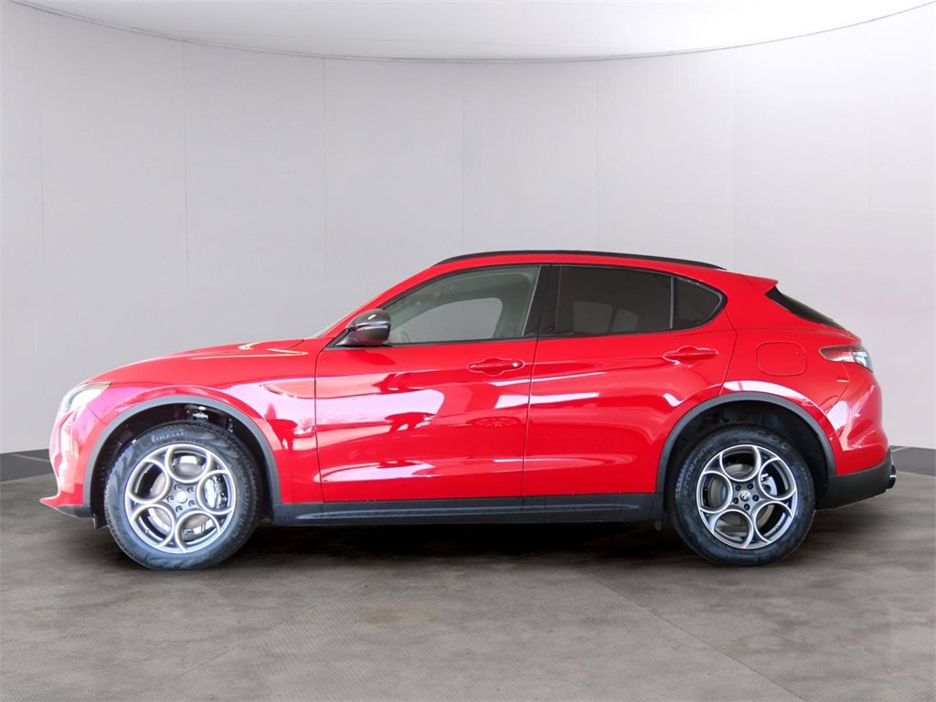 New 2025 Alfa Romeo Stelvio Sprint image 4