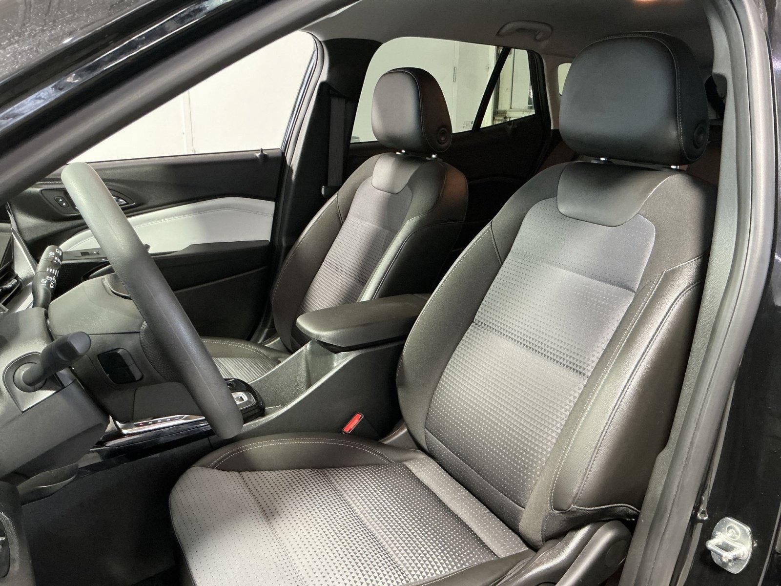 Used 2024 Chevrolet Trax LT FWD image 14