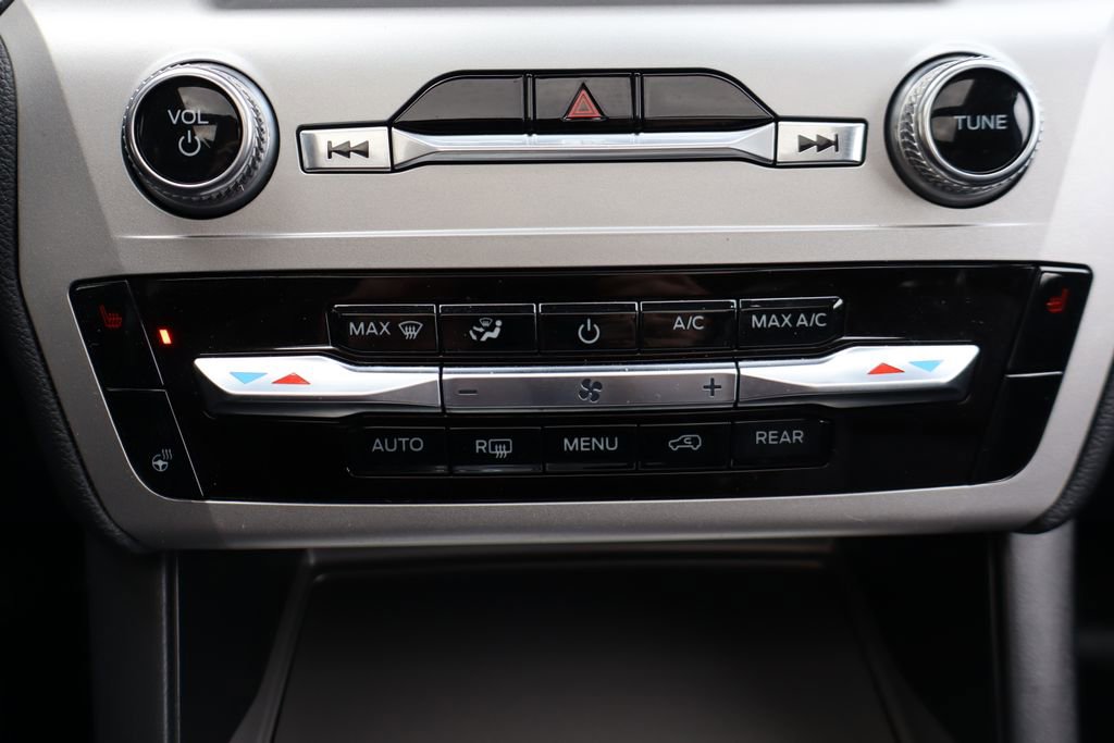 Used 2021 Ford Explorer XLT w/ Equipment Group 202A image 9