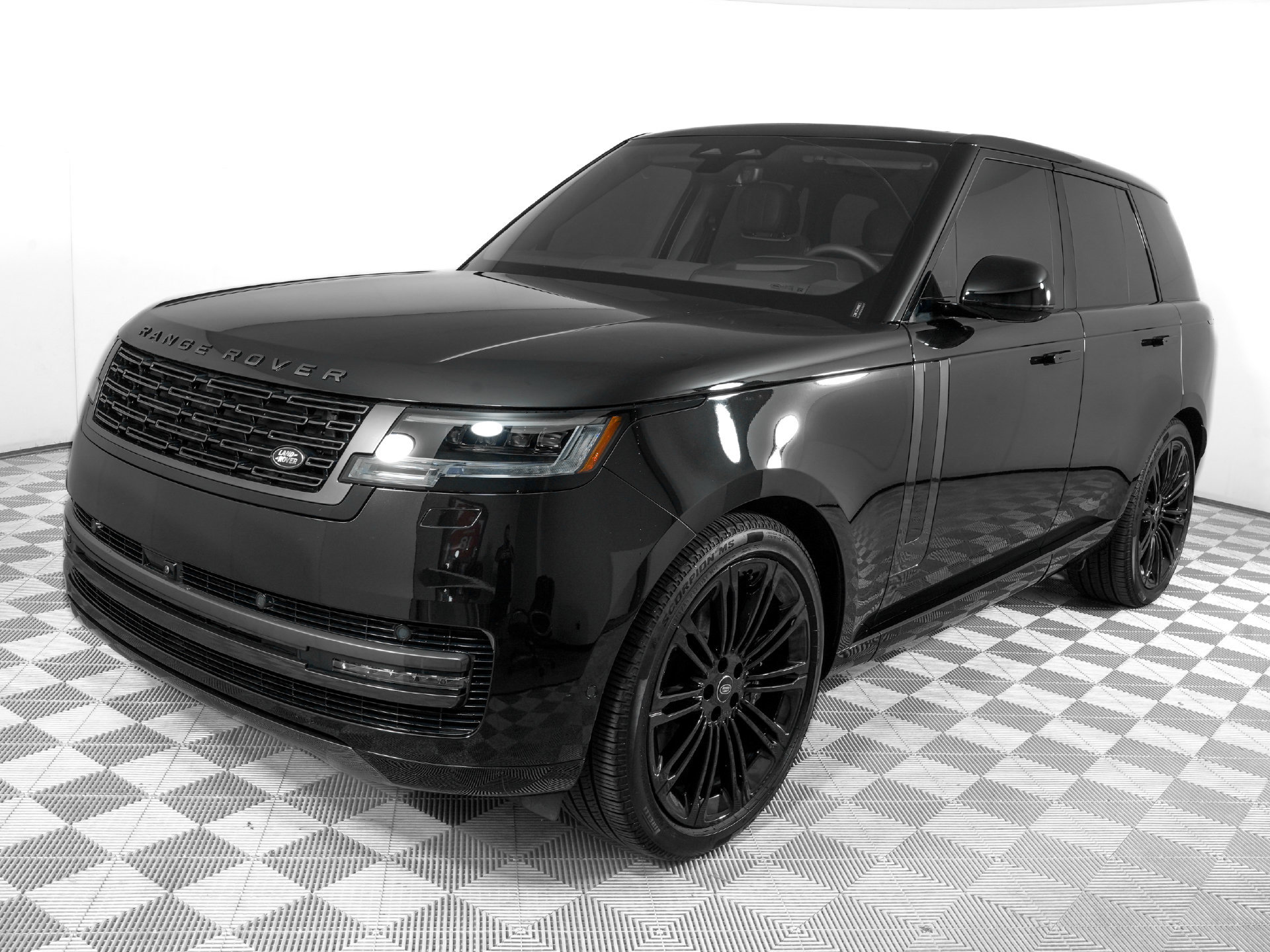 Used 2025 Land Rover Range Rover SE AWD/4WD image 8