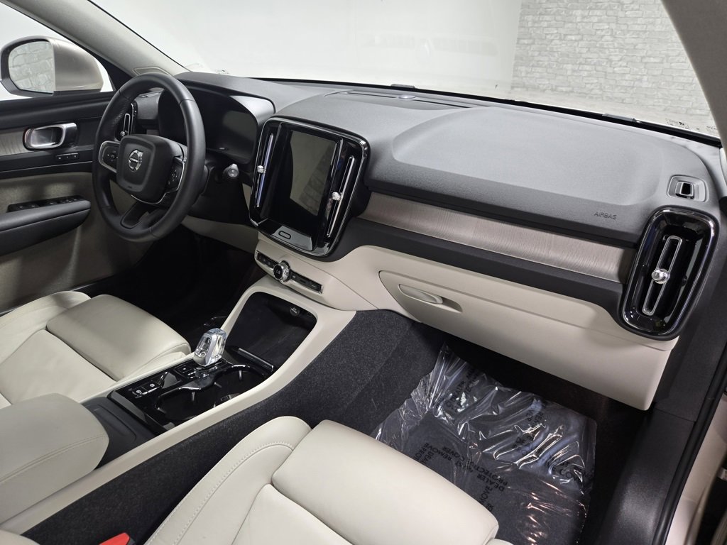 Used 2024 Volvo XC40 B5 Plus image 55