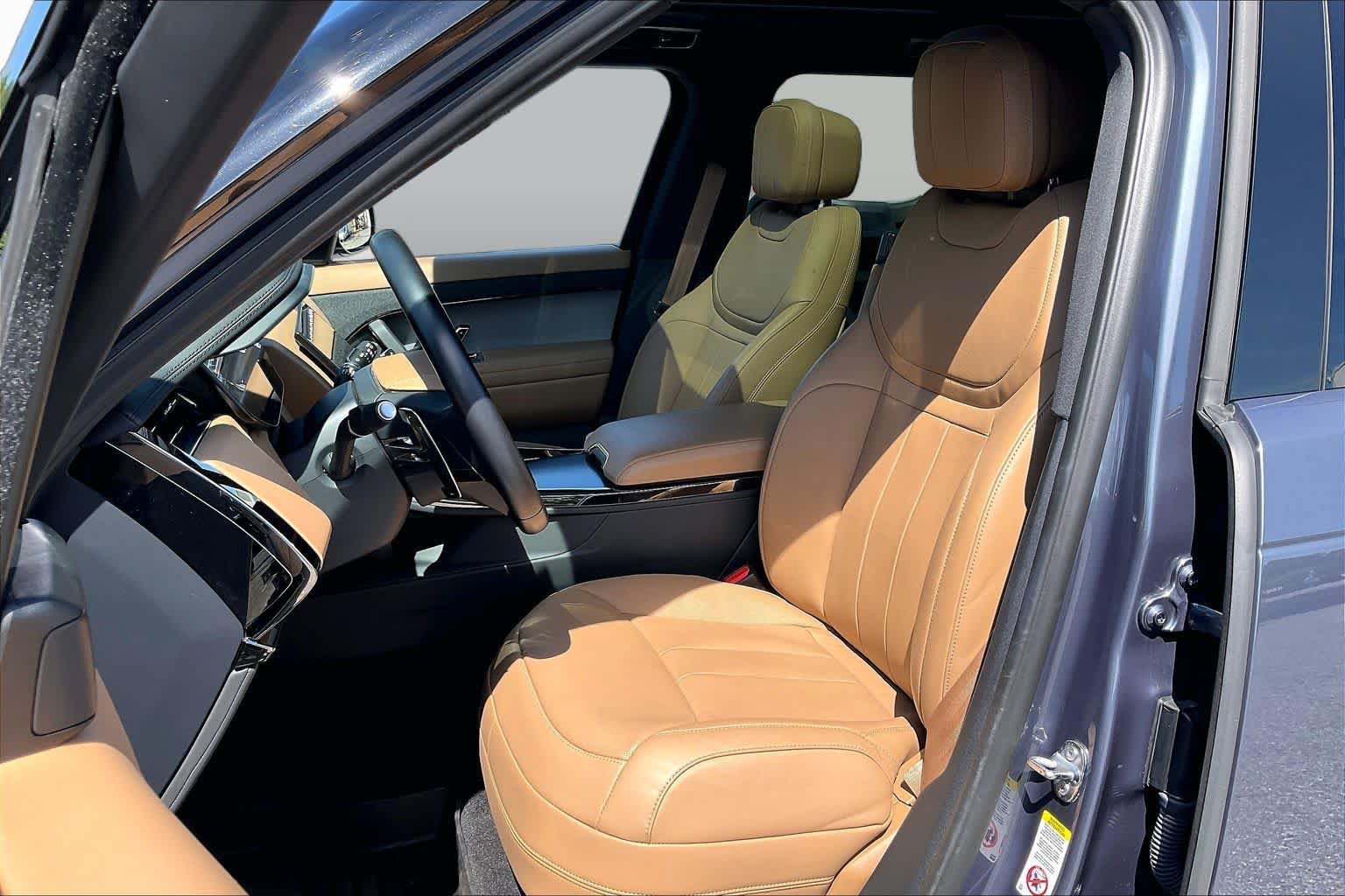 Used 2024 Land Rover Range Rover Sport SE AWD/4WD image 7