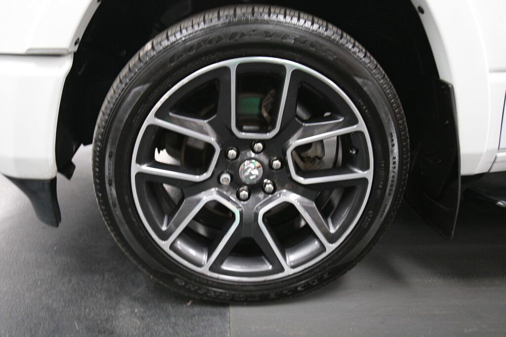 Used 2020 RAM 1500 Laramie AWD/4WD image 34