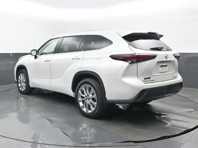 Used 2026 Toyota Highlander Limited image 3
