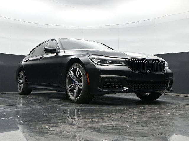 Used 2018 BMW 750i w/ Executive Package RWD image 35