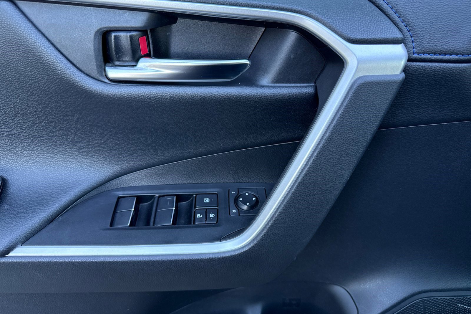 Used 2021 Toyota RAV4 XSE image 12