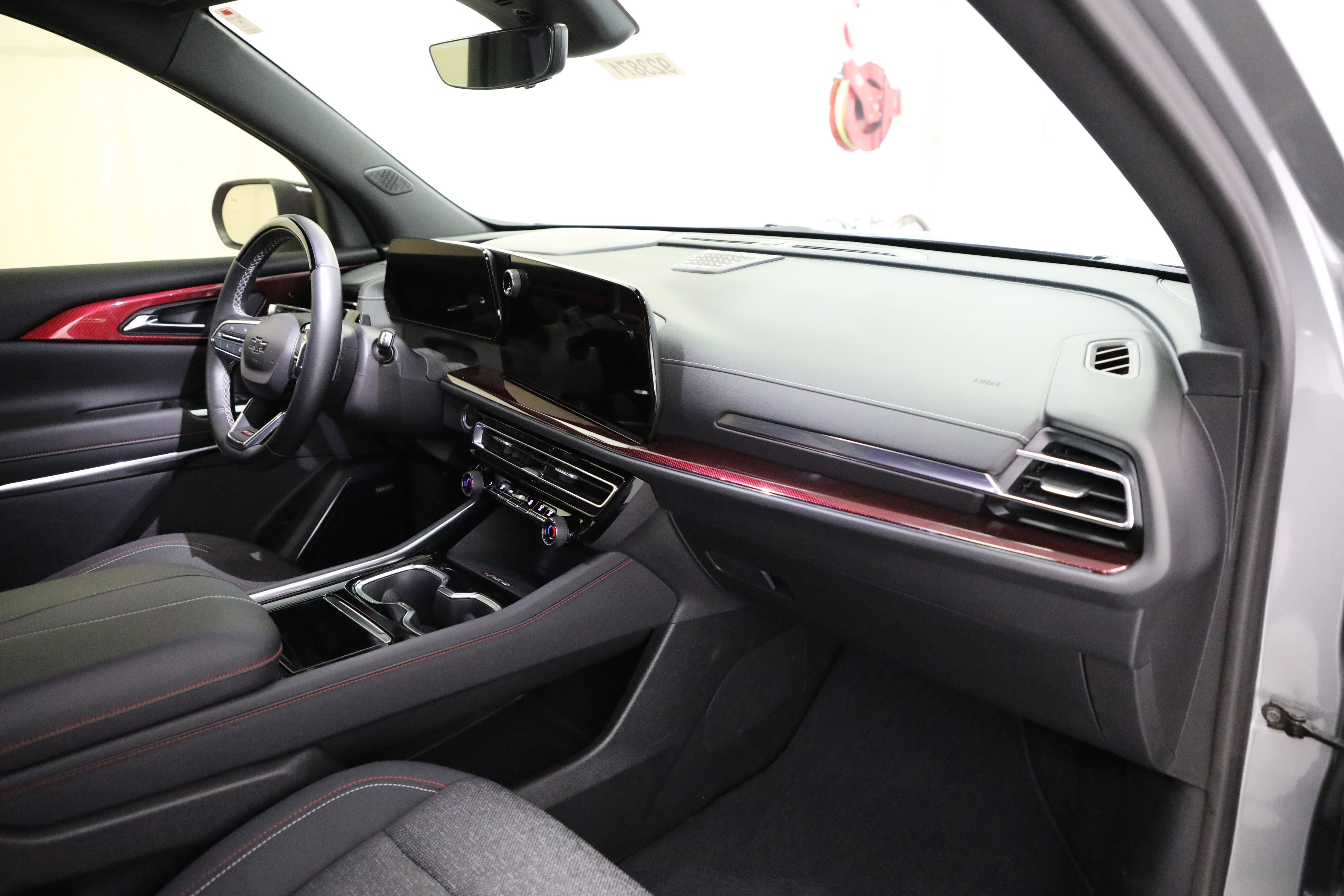 Used 2024 Chevrolet Traverse Z71 w/ Enhanced Driving Package image 12