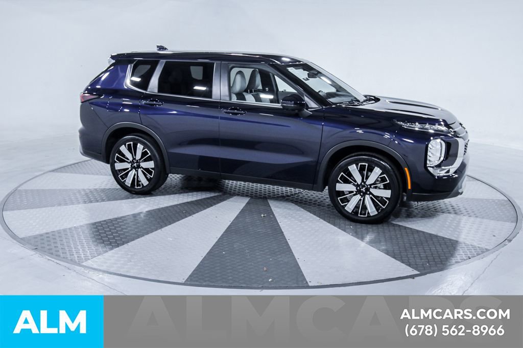 Used 2025 Mitsubishi Outlander SE image 14