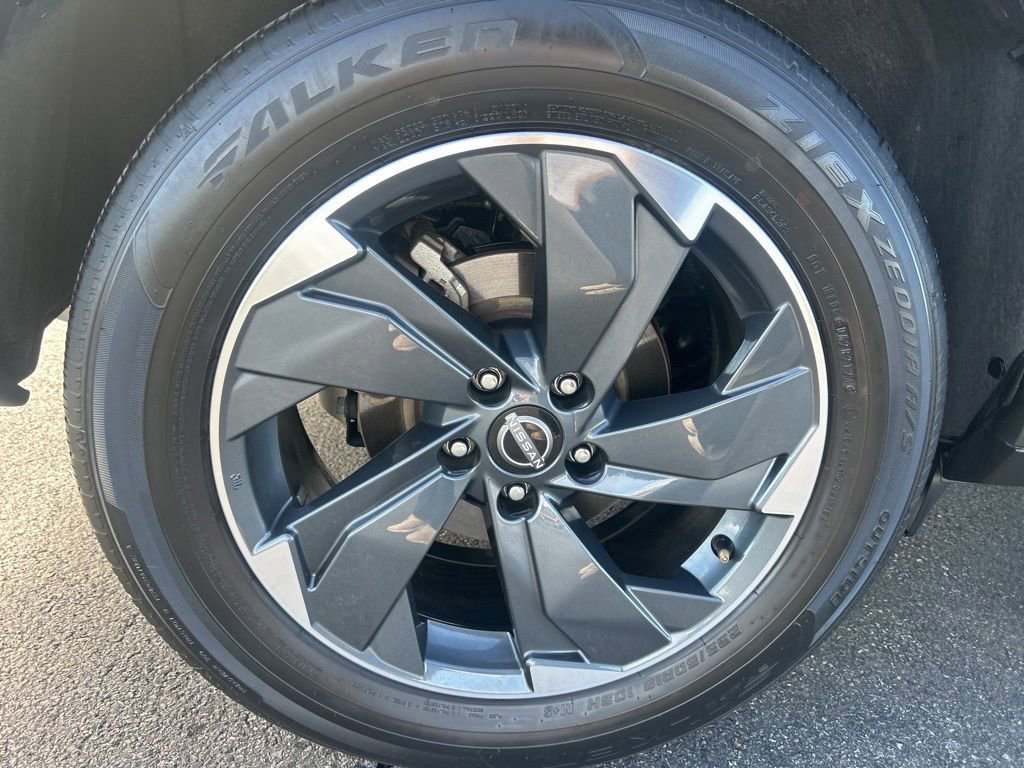 Used 2025 Nissan Rogue SV image 32