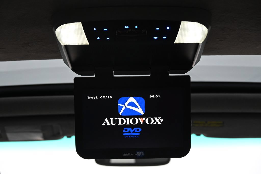 Used 2004 Lexus LX 470 4WD w/ Preferred Accessory Pkg image 44