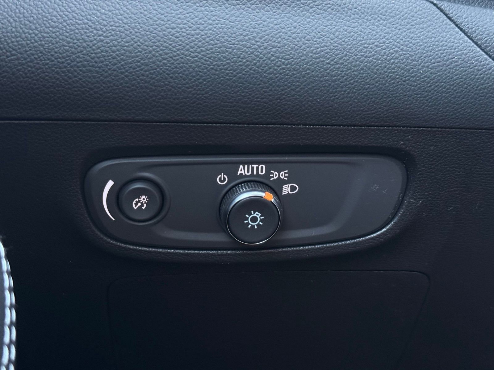 Used 2024 Buick Encore GX Avenir image 33