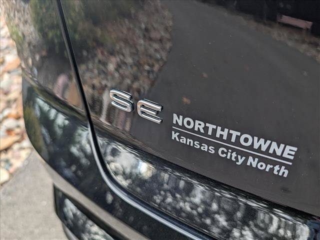 Certified 2024 Volkswagen Atlas Cross Sport SE w/ Panoramic Sunroof Package AWD/4WD image 23