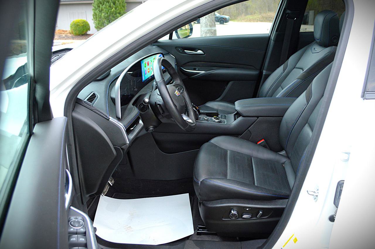 Used 2024 Cadillac XT4 Sport image 13