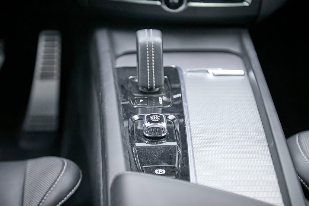 Certified 2025 Volvo XC60 B5 Plus w/ Protection Package Premier image 23