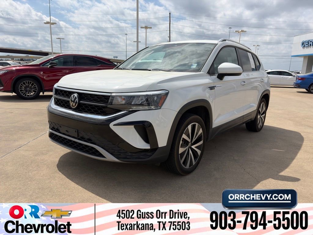 Used 2023 Volkswagen Taos SE FWD image 1