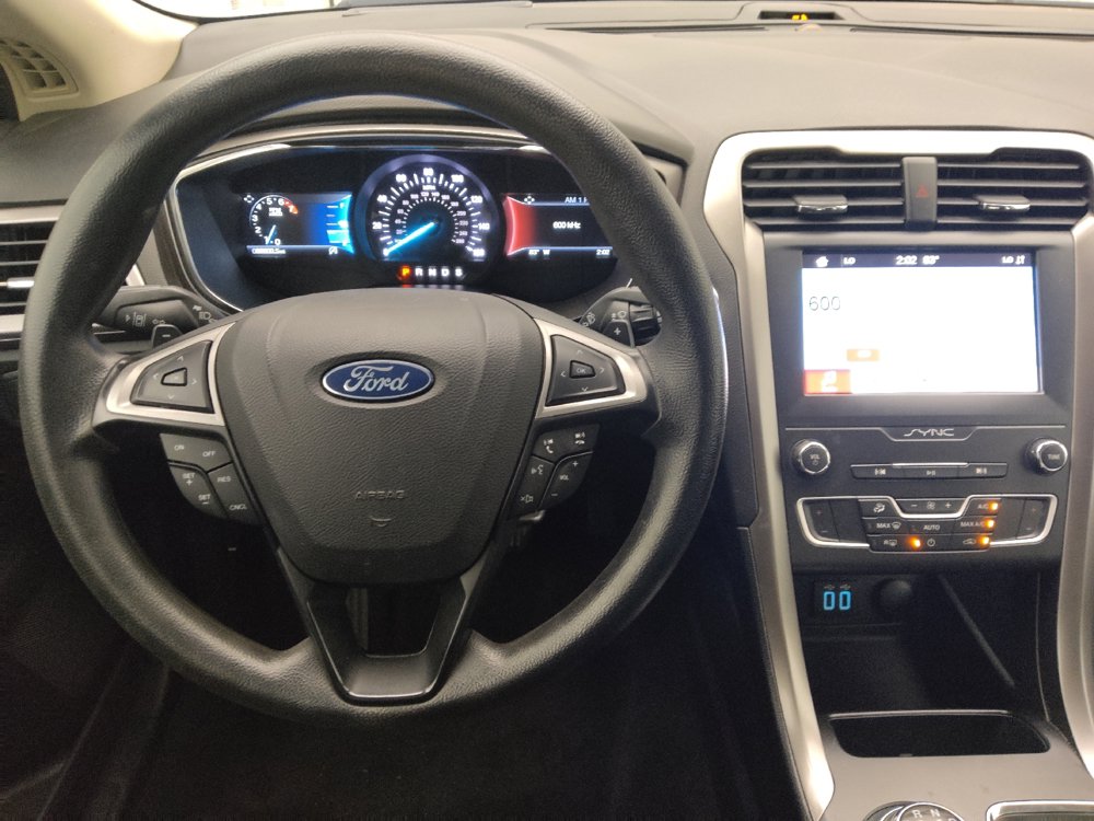 Used 2019 Ford Fusion SE FWD image 22