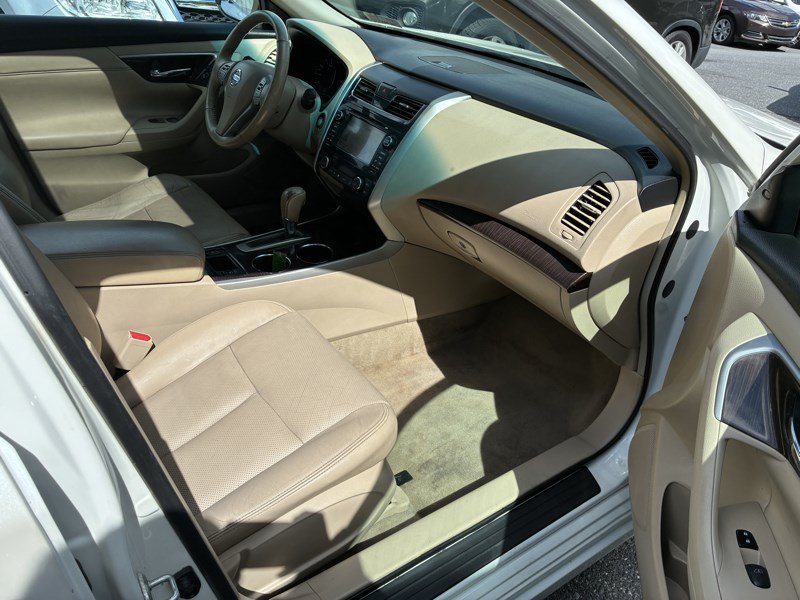 Used 2013 Nissan Altima 2.5 SL w/ Technology Pkg FWD image 19