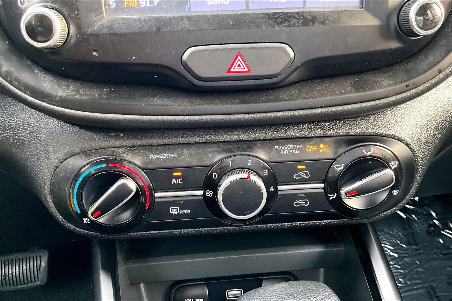 Used 2020 Kia Soul LX FWD image 32