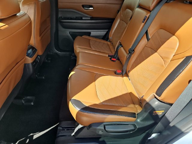Certified 2025 Nissan Pathfinder Platinum w/ Cargo Package AWD/4WD image 15
