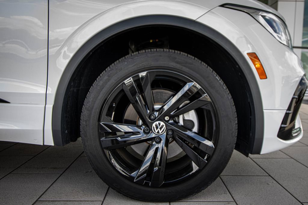 Used 2023 Volkswagen Tiguan SE R-Line image 5