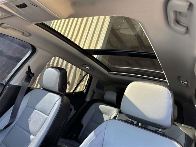 Used 2021 GMC Terrain SLT w/ LPO, Bright Accent Package image 21