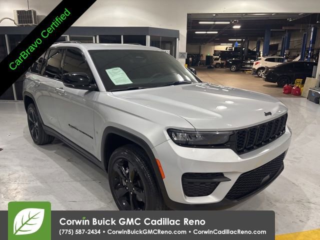 Used 2024 Jeep Grand Cherokee Altitude AWD/4WD image 3