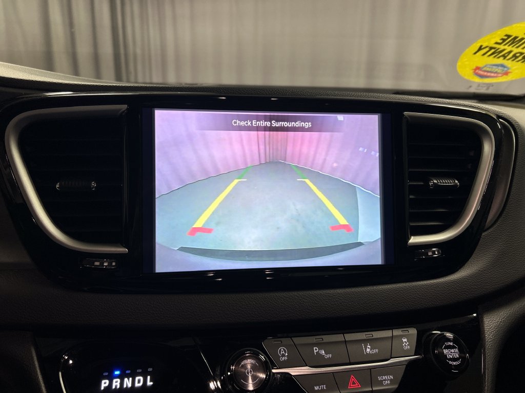 Used 2026 Chrysler Pacifica Select FWD image 18