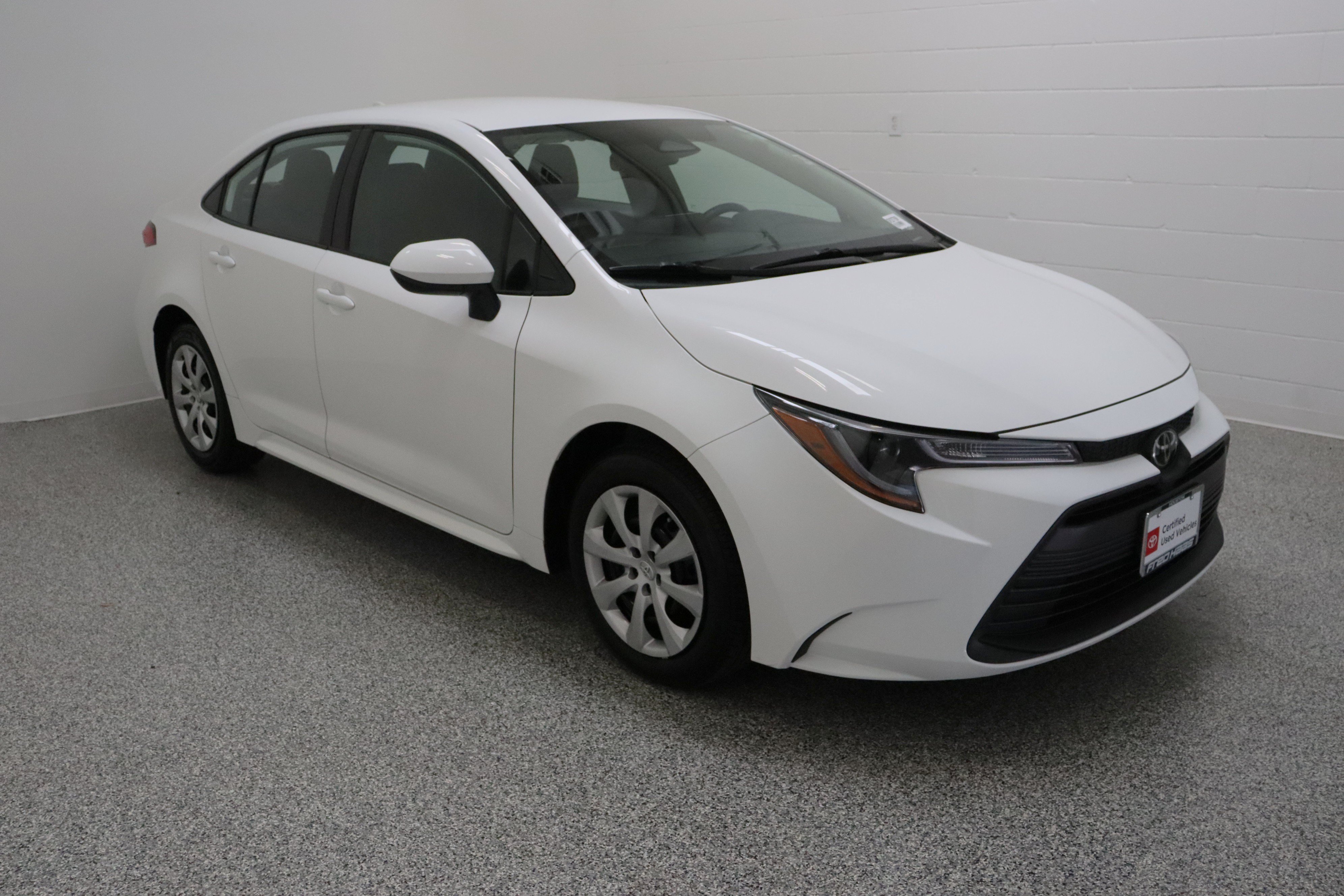 Used 2025 Toyota Corolla LE FWD image 4